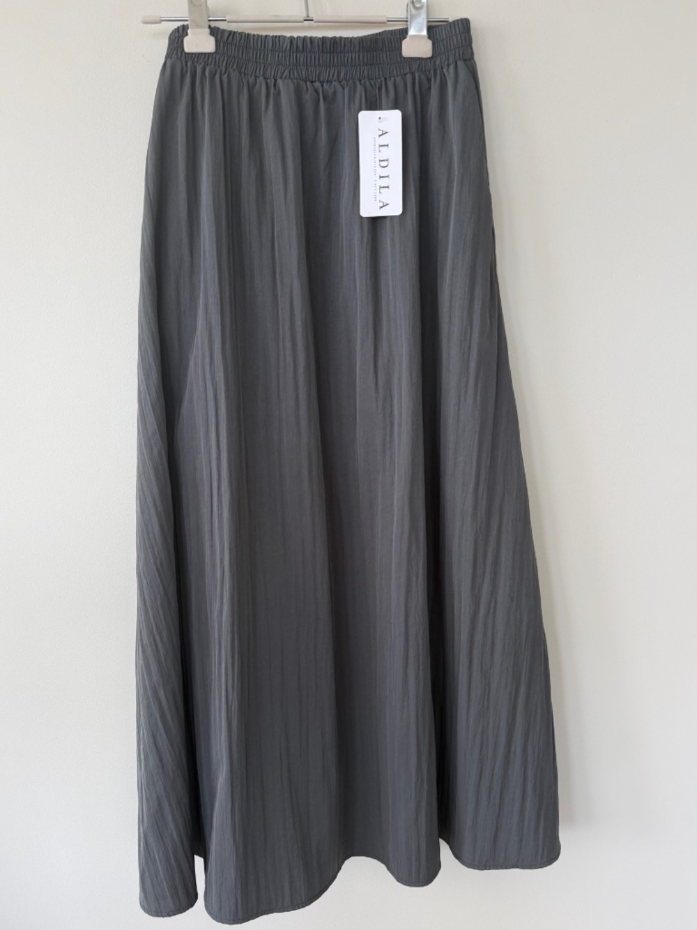 NWT Kaffe Kaevi A-Line Midi Skirt Black Oyster Size 40 - Matching Tank in Closet - Picture 2 of 8